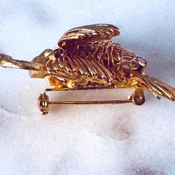 Vintage Gold Tone Wire Filigree Swan Brooch Pin Mid Century Bird Costume Jewelry - Picture 6 of 7